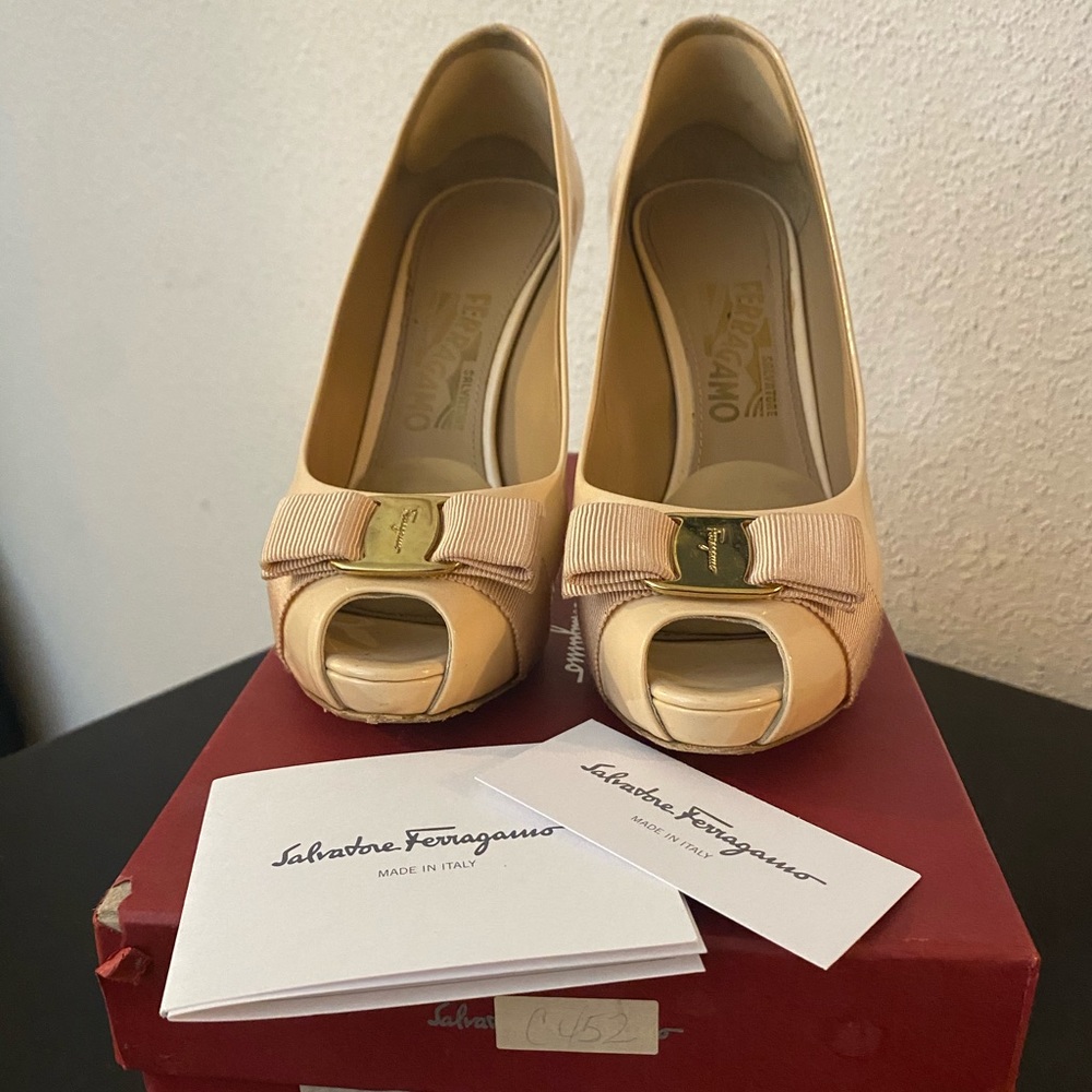 Ferragamo heels 👠